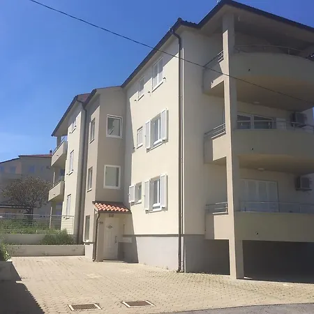 Ellas * Ližnjan